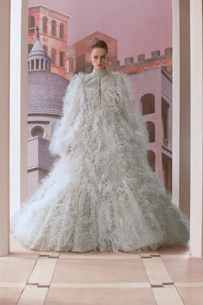 First Look: Fendi A/W 2022 Couture - TheBlondeMisfit